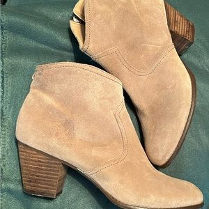 Lands End boot size 10.5